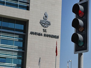 AYM: Boşanan kadın çocuğuna soyadını verebilir