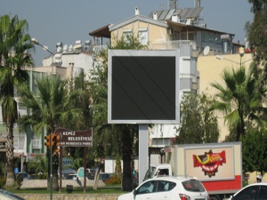 Trafiği etkileyen LED reklam panoları kaldırılıyor