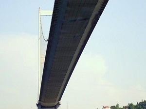 Boğaziçi Köprüsü bakımsızlıktan dökülüyor