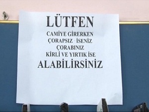 Camiye gelene çorap!