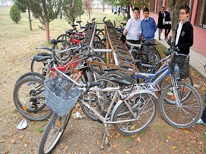 Öğrenciler, okula bisikletleriyle geliyor