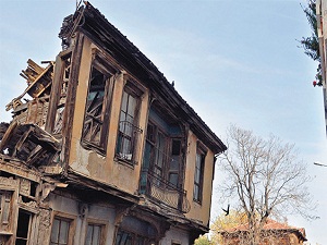 Tarihi eser diye dokunulamıyor!