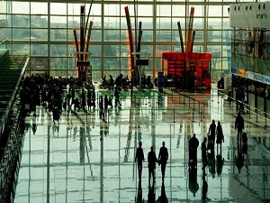 Hava trafiği ve yolcu sayısında artış sürüyor