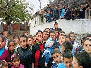 Köylüler, baz istasyonu korkusuyla çocuklarını okula göndermiyor