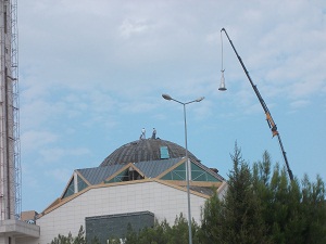 BAÜ Kampüs Camisi için dev alem yapıldı