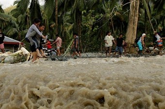 Filipinler'de tayfun alarmı