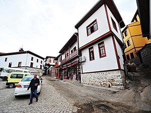Ankara Kalesi’ndeki görüntü kirliliği sona eriyor