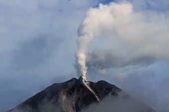 Endonezya'da yanardağ tehlikesi devam ediyor