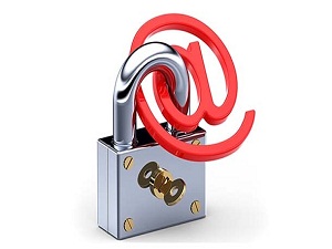 Sokak kapısı kilitler gibi internet de kilitlenmeli