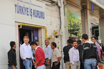 10 ayda 596 bin kişi işe girdi