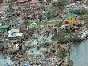Dünya Filipinler için kolları sıvadı