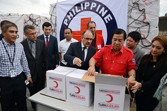 Türkiye'nin yardımı Filipinler'e ulaştı