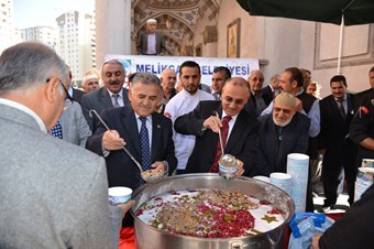 3 bin kişiye aşure ikramı