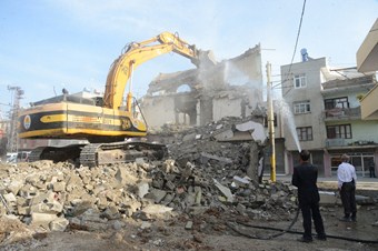 Ereğli'deki terk edilmiş binalar yıkılıyor