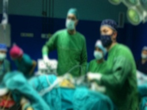 Neşter tutan hemşireler daha çok güneş istiyor