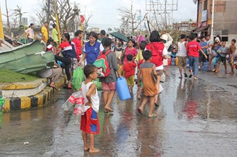 Suudi Arabistan Kralından Filipinler'e 10 milyar dolar yardım