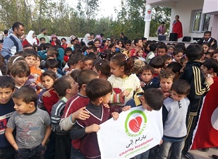 Yardımeli'nden Suriyeli çocuklara eğitim hediyesi