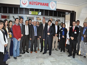 Hastaneye tedavi için gidenler kitap okuyacak