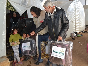 Suriye yanıyor çocuklar üşüyor