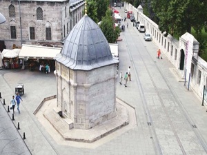 Soyadı onu akmayan çeşmelere yöneltti