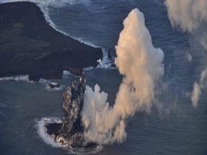 Volkan patladı ada ortaya çıktı