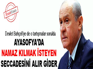 Ayasofya'da namaz kılmak isteyen seccadesini alır gider