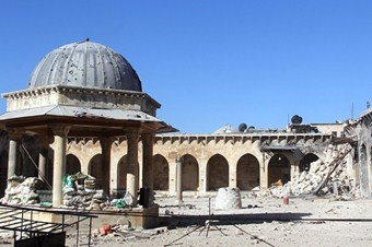 Tarihi Emevi Cami ağır silahlarla vuruldu
