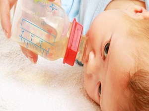 Biberon dişleri erken çürütüyor