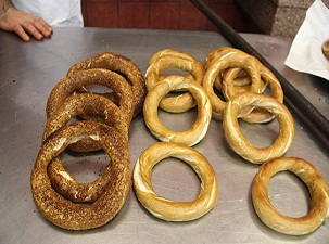 Susam karaborsaya düştü, susamsız simit geldi