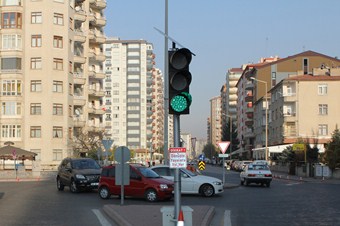 Güneş enerjisi ile çalışan sinyalizasyon sistemi kuruldu