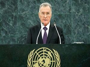 14 yıllık başbakan görevden alındı