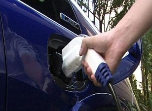 İzmir'de elektrikli araçlar için şarj istasyonu kuruldu