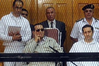 Mübarek ve oğulları yeniden Ceza Mahkemesine sevk edildi