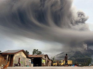 Endonezya'da volkanik alarm