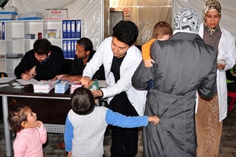 1 milyon 110 bin çocuğa çocuk felci aşısı