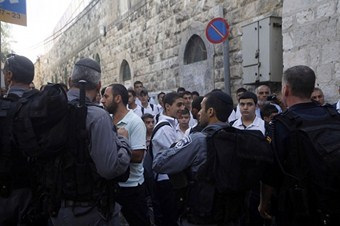 İsrail askerlerinden mescid-i Aksa'ya baskın