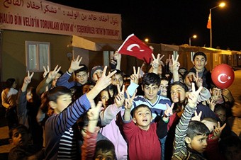 Sokaktaki Suriyelilere 'kamplara gelin' çağrısı