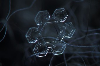 Amatör fotoğrafçının çektiği  kar tanesi resimleri, görenleri şaşırttı