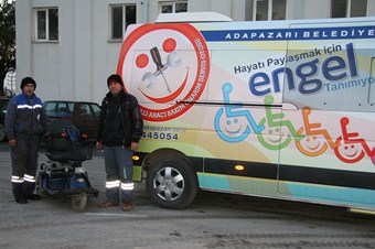 Engelli araçlarını ücretsiz tamir ediyor