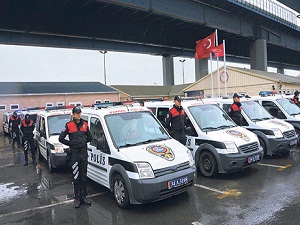 Kış geldi, polisler motordan indi