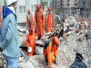 Felaket binanın yerine yeni inşaat