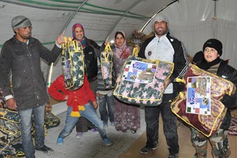 Suriyeli mültecilere 15 bin battaniye dağıtıldı