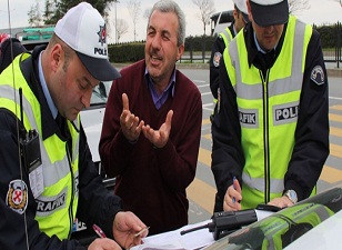 Fahri trafik müfettişi yazdı, mahkeme iptal etti