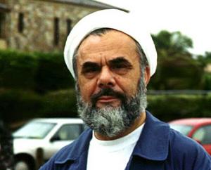 Esad Coşan Hocaefendiyi rahmetle yad ediyoruz