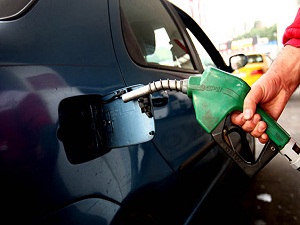 Benzin fiyatına indirim yapıldı, işte oran...