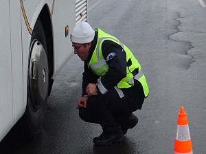 Kış şartlarına uymayan lastiğe 77 TL ceza kesilecek