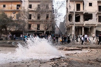 Esed muhaliflerin üzerine bin 425 varil bombası attı