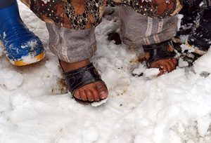 Suriye'de 2 çocuk daha donarak öldü