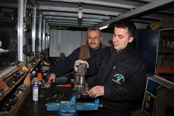 Belediye tamirhanesinde yoğun mesai