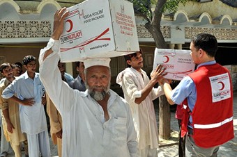 Kızılay 11 ülkede yüzleri güldürdü